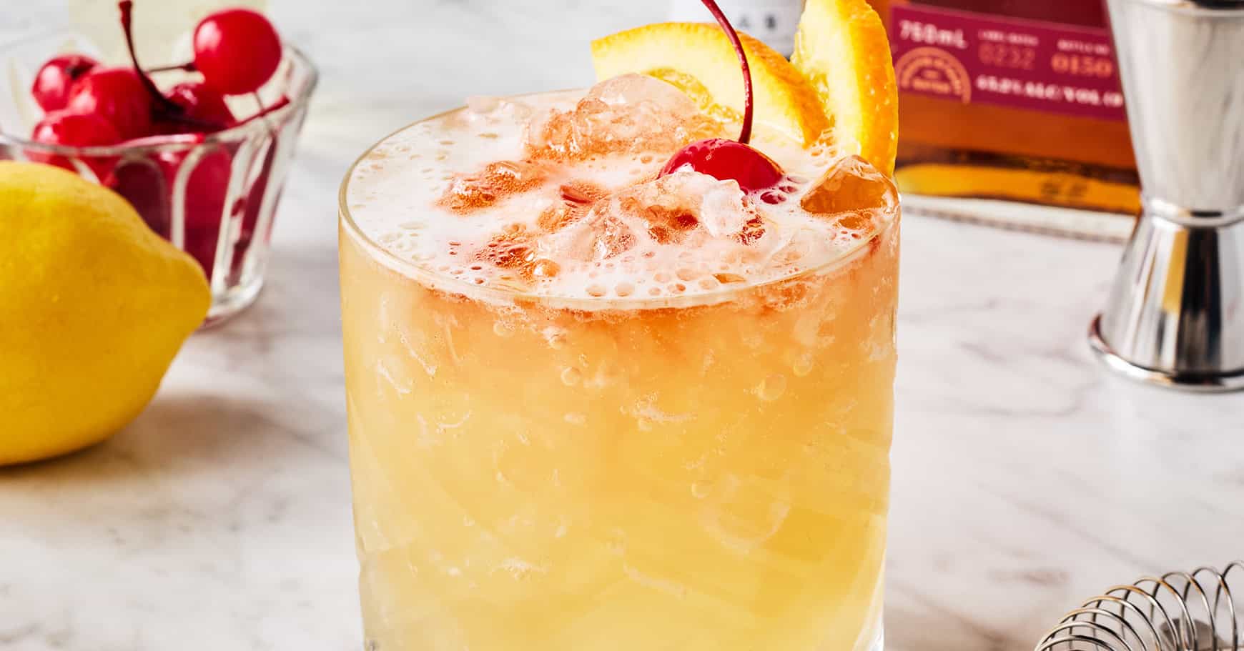 The 4-ingredient whiskey cocktail I love sipping on crisp fall nights